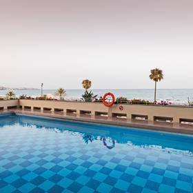Piscine extérieure Hotel ILUNION Fuengirola Piscine extérieure Hotel ILUNION Fuengirola