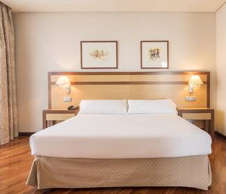 Chambre avec salon Hotel ILUNION Alcalá Norte Madrid Chambre avec salon Hotel ILUNION Alcalá Norte Madrid