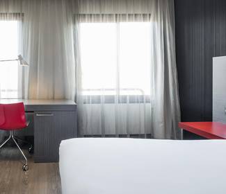 Chambre individuelle corporate Hotel ILUNION Suites Madrid Chambre individuelle corporate Hotel ILUNION Suites Madrid