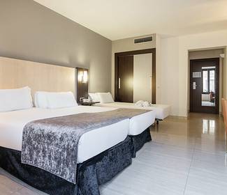 Chambre triple Hotel ILUNION Almirante Barcelone Chambre triple Hotel ILUNION Almirante Barcelone