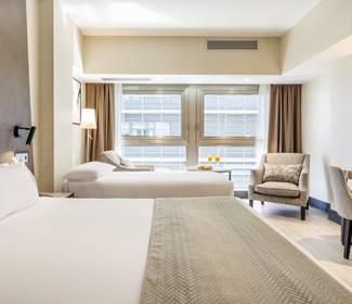 Chambre triple Hotel ILUNION Málaga Chambre triple Hotel ILUNION Málaga