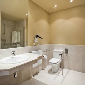 Salle de bains Hotel ILUNION Fuengirola Salle de bains Hotel ILUNION Fuengirola