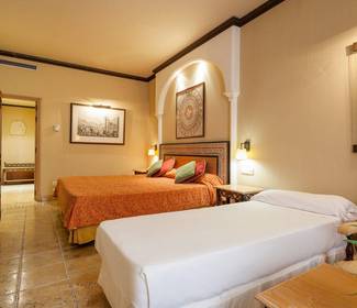 Chambre triple Hotel ILUNION Mérida Palace