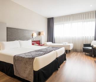 Chambre triple Hotel ILUNION Barcelona Barcelone Chambre triple Hotel ILUNION Barcelona Barcelone