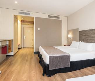 Chambre triple Hotel ILUNION Barcelona Barcelone Chambre triple Hotel ILUNION Barcelona Barcelone