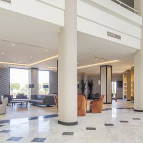 Zones communs hotel ilunion alcora sevilla séville Zones communs hotel ilunion alcora sevilla séville