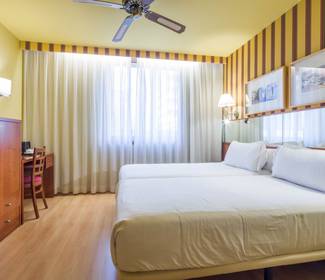 Chambre familiale Hôtel ILUNION Les Corts – Spa Barcelone Chambre familiale Hôtel ILUNION Les Corts – Spa Barcelone