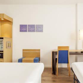 CHAMBRES TRIPLE ILUNION VALENCIA CHAMBRES TRIPLE ILUNION VALENCIA