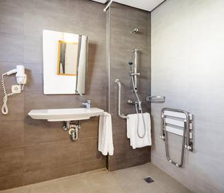 Chambre accessible Hotel ILUNION Menorca Cala Galdana