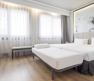 Chambre triple premium Hôtel ILUNION Bilbao Chambre triple premium Hôtel ILUNION Bilbao
