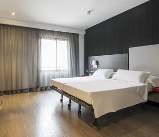 Chambre accessible Hotel ILUNION Suites Madrid Chambre accessible Hotel ILUNION Suites Madrid
