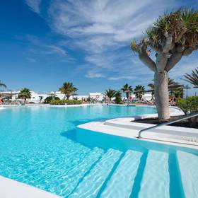 Piscine Hotel ILUNION Costa Sal Lanzarote Puerto del Carmen Piscine Hotel ILUNION Costa Sal Lanzarote Puerto del Carmen