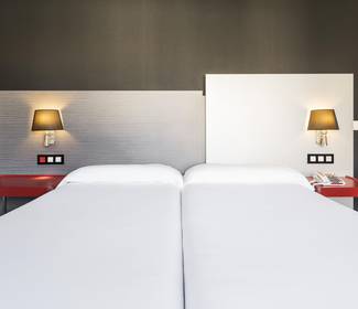 Chambre accessible Hotel ILUNION Romareda Saragosse Chambre accessible Hotel ILUNION Romareda Saragosse
