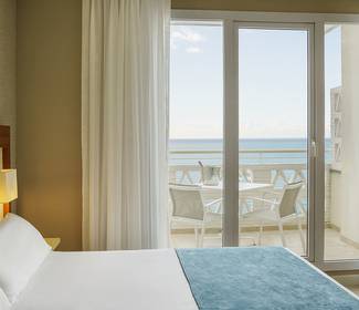 Chambre supérieure avec vue sur la mer Hotel ILUNION Fuengirola Chambre supérieure avec vue sur la mer Hotel ILUNION Fuengirola