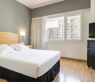Chambre suite Hotel ILUNION Romareda Saragosse Chambre suite Hotel ILUNION Romareda Saragosse