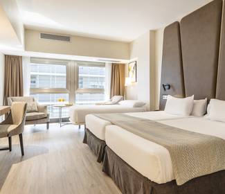 Chambre triple 2 + 1 Hotel ILUNION Málaga Chambre triple 2 + 1 Hotel ILUNION Málaga