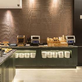 PETIT DÉJEUNER BUFFET ILUNION MÁLAGA PETIT DÉJEUNER BUFFET ILUNION MÁLAGA
