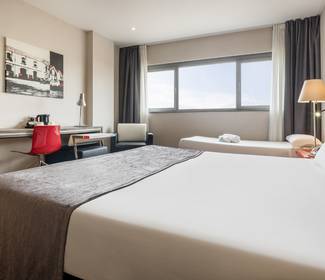 Chambre triple Hotel ILUNION Barcelona Barcelone Chambre triple Hotel ILUNION Barcelona Barcelone