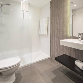 Toilet chambre double ilunion bel art Hotel ILUNION Bel Art Barcelone Toilet chambre double ilunion bel art Hotel ILUNION Bel Art Barcelone