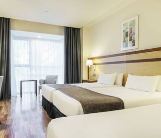 Chambre double avec lit d'appoint Hotel ILUNION Pío XII Madrid Chambre double avec lit d'appoint Hotel ILUNION Pío XII Madrid