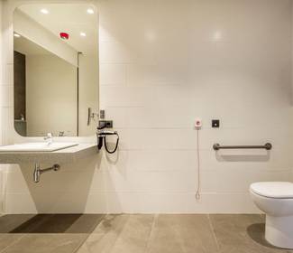 Chambre accessible Hôtel ILUNION San Mamés Bilbao Chambre accessible Hôtel ILUNION San Mamés Bilbao