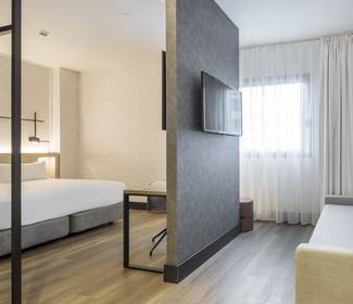Chambre double supérieure avec salon Hôtel ILUNION San Mamés Bilbao Chambre double supérieure avec salon Hôtel ILUNION San Mamés Bilbao