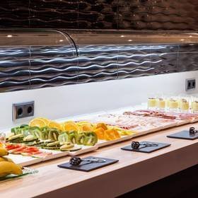 Petit déjeuner au buffet ILUNION Bel Art Petit déjeuner au buffet ILUNION Bel Art