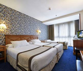 Chambre triple (3 adultes) Hôtel ILUNION San Sebastián Saint-Sébastien Chambre triple (3 adultes) Hôtel ILUNION San Sebastián Saint-Sébastien