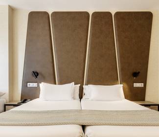 Chambre triple 2 + 1 Hotel ILUNION Málaga Chambre triple 2 + 1 Hotel ILUNION Málaga