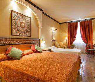 Chambre triple Hotel ILUNION Mérida Palace