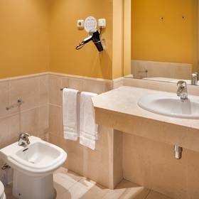 Salle de bains Hotel ILUNION Fuengirola Salle de bains Hotel ILUNION Fuengirola