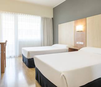 Chambres quadruples Hotel ILUNION Romareda Saragosse