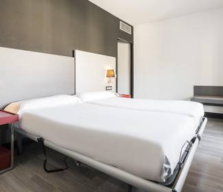 Chambre accessible Hotel ILUNION Romareda Saragosse Chambre accessible Hotel ILUNION Romareda Saragosse