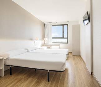 Chambre triple (2 adultes + 1 enfant) Hotel ILUNION Valencia 3 Chambre triple (2 adultes + 1 enfant) Hotel ILUNION Valencia 3
