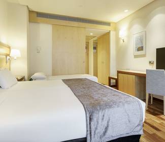 Chambre double avec lit d'appoint Hotel ILUNION Pío XII Madrid Chambre double avec lit d'appoint Hotel ILUNION Pío XII Madrid