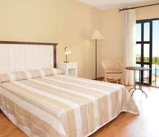 Chambre triple avec vue sur la piscine Hotel ILUNION Hacienda de Mijas Chambre triple avec vue sur la piscine Hotel ILUNION Hacienda de Mijas