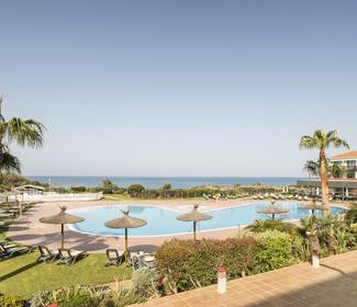Piscine en plein air Hotel ILUNION Calas de Conil Conil de la Frontera Piscine en plein air Hotel ILUNION Calas de Conil Conil de la Frontera