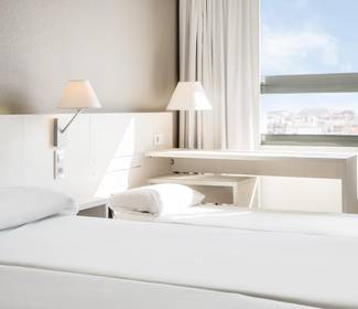 Chambre triple (3 adultes) Hotel ILUNION Valencia 3 Chambre triple (3 adultes) Hotel ILUNION Valencia 3