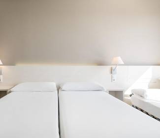 Chambre triple (2 adultes + 1 enfant) Hotel ILUNION Valencia 3 Chambre triple (2 adultes + 1 enfant) Hotel ILUNION Valencia 3