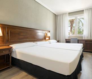Chambre double avec un lit d'appoint Hotel ILUNION Las Lomas Mérida