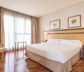Chambre avec salon Hotel ILUNION Alcalá Norte Madrid Chambre avec salon Hotel ILUNION Alcalá Norte Madrid